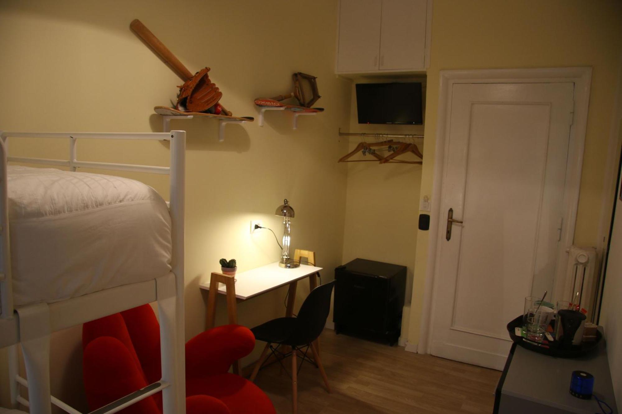 Twin Room Private External Bathroom